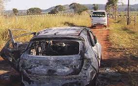 HOMEM COLOCA FOGO EM CARRO COM DUAS CRIANÇAS APÓS TRAIÇÃO EM GOIÁS