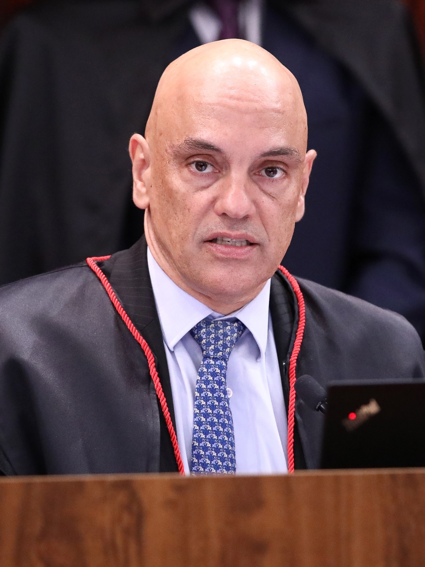 Ministro Morais manda soltar 90 presos do 8 de janeiro