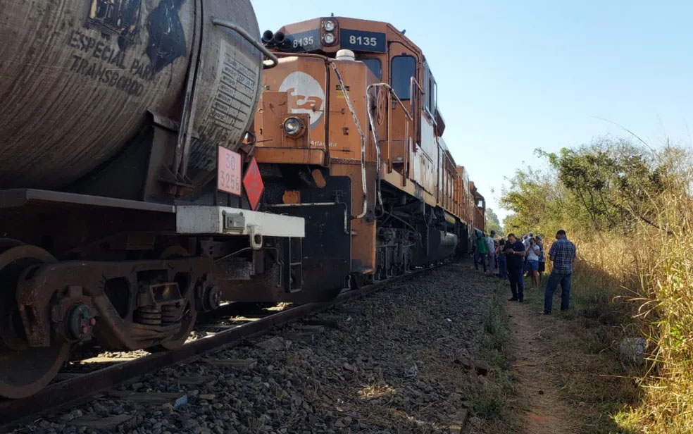 Homem é atropelado por trem e morre