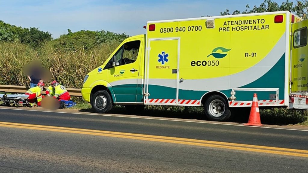 Homem fica ferido após pneu de moto estourar na BR-050, em Catalão