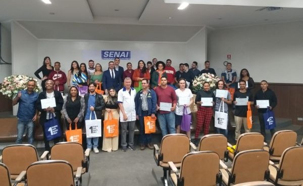 45 pessoas em vulnerabilidade concluem cursos profissionalizantes em Catalão