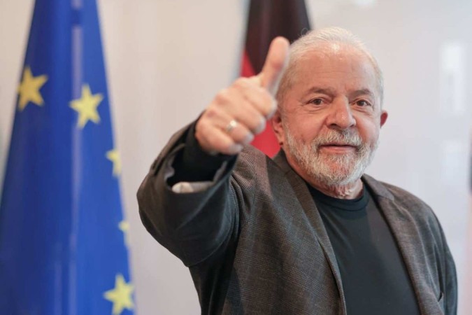 Lula passa por cirurgia no quadril em hospital de Brasília
