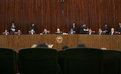 TSE retoma julgamento que pode levar à inelegibilidade de Bolsonaro