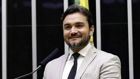 Tensões no governo: Lula se reúne com líderes do União Brasil para definir novo ministro do Turismo