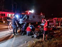 ACIDENTE ENTRE DUAS MOTOCICLETAS NO CENTRO DE JARAGUÁ