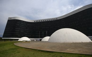 TSE entra hoje na quarta sessão para julgamento de Bolsonaro