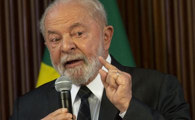Lula inaugura trecho da Ferrovia de Integração Oeste-Leste