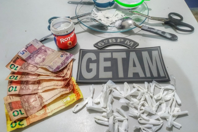 Traficante misturava fermento em pó para aumentar cocaína e é preso pela PM