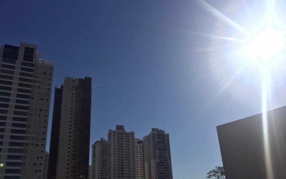 Massa de ar quente deve permanecer por mais 15 dias