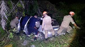 Mulher morre presa entre ferragens após capotar carro entre Abadia e Guapó
