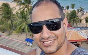 Homem é indiciado por se passar por estudante de medicina para seduzir e pedir dinheiro à mulher que ele conheceu em app de relacionamento
