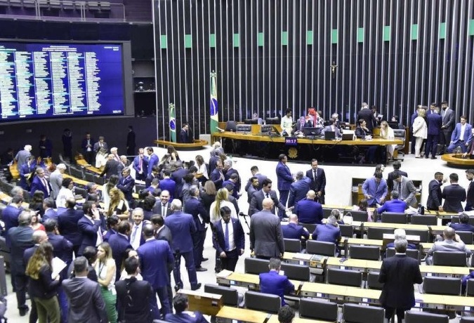 Câmara começa a mexer na legislação para eleições do ano que vem