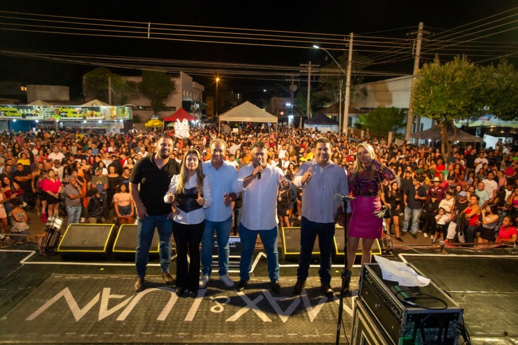 Com show lotado, dupla Max & Luan abre grade de shows do Dia do Trabalhador em Ouvidor