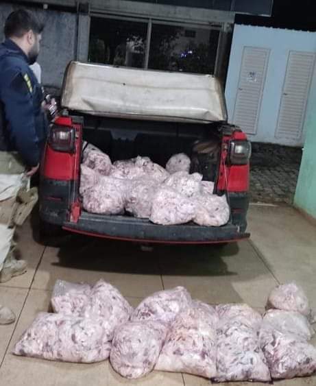 400 QUILOS DE CARNE ESTRAGADA QUE SEGUIAM PARA NOVA GLÓRIA SÃO APREENDIDOS PELA PRF NA BR-153