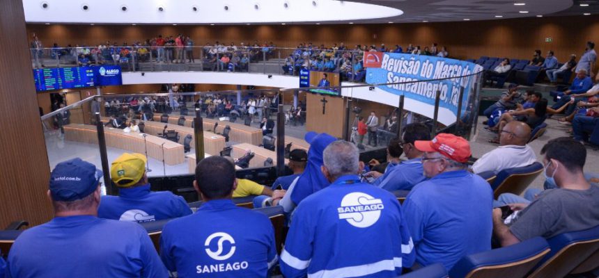 PF faz busca e apreende celular de chefe do setor de presentes de Bolsonaro