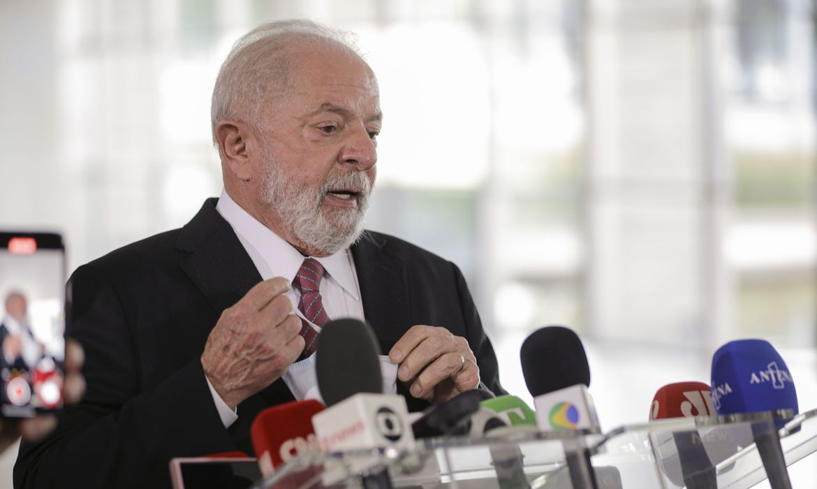 ​Presidente Lula tem alta depois de cirurgia no quadril