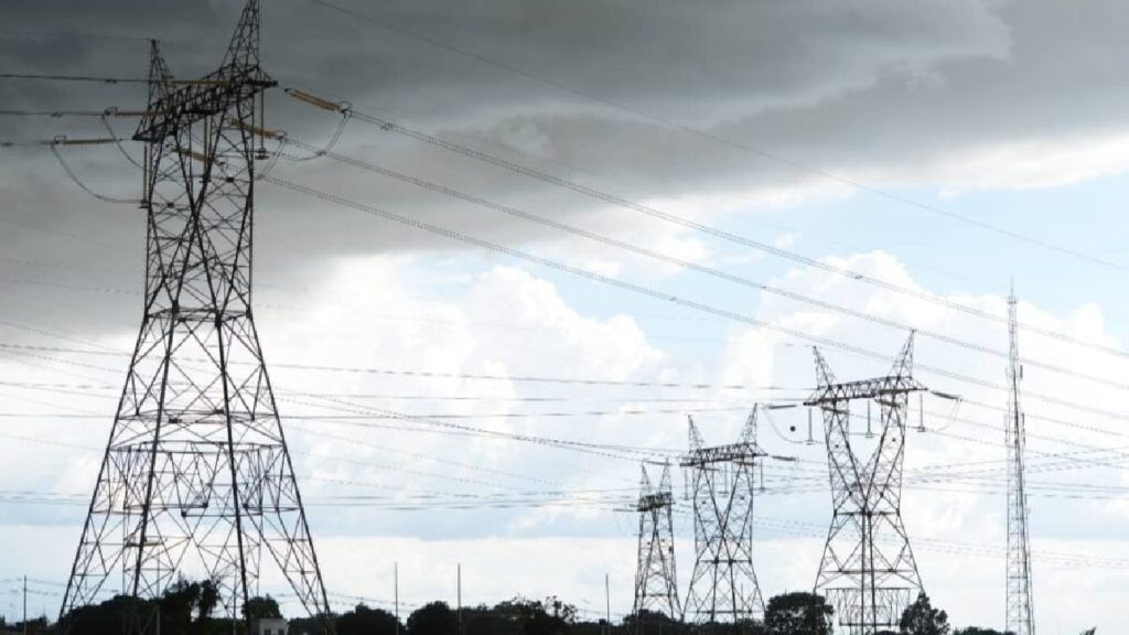 Conta de energia vai ficar 2,35% mais cara a partir de outubro, em Goiás