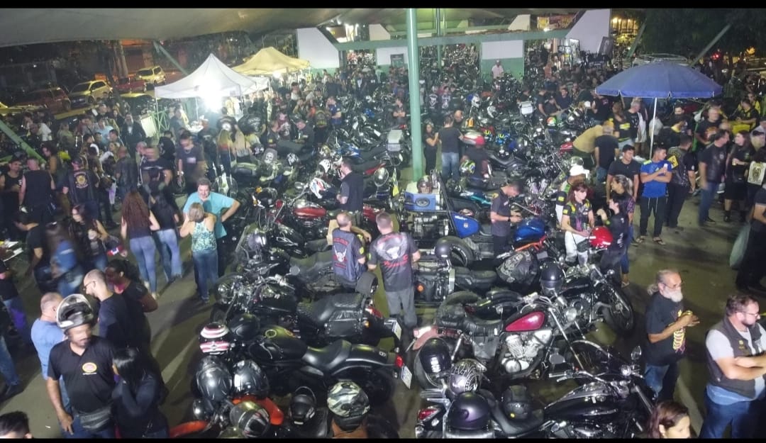 ​AGMC promove mais uma edição do encontro semanal de motociclistas na avenida Paranaíba